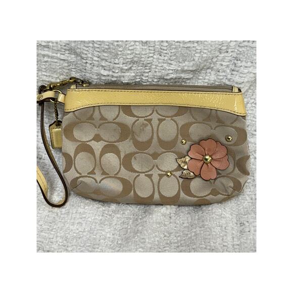 Coach Tan Signature Print Jacquard Flower Accent Wristlet Wallet AS IS #62538 - Picture 1 of 7